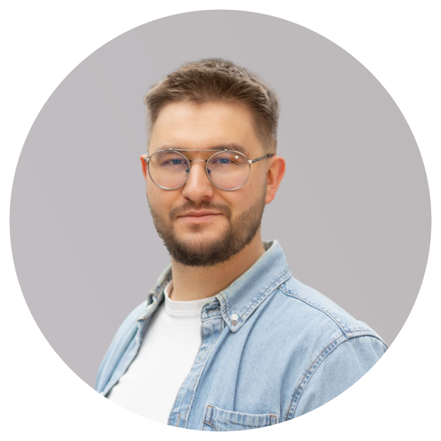 Kacper Kaźmierczak na zdjęciu portretowym, który jest Junior Presales Engineer w FEN.